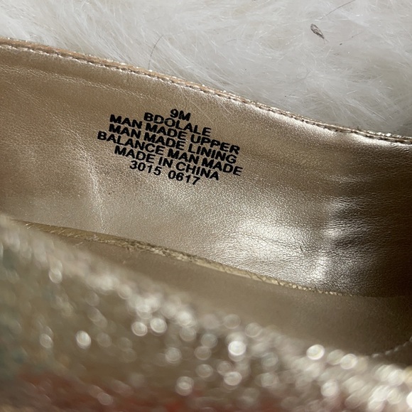 Bandolino gold court shoe - Picture 5 of 6